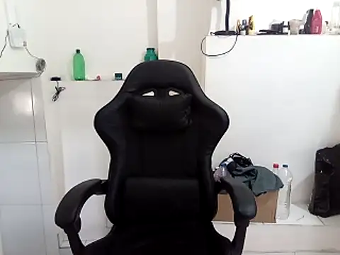 Snapshot of moreno25centimetro chatting on 12, 11, 2025 moreno25centimetro online show from 12, 11, 2025