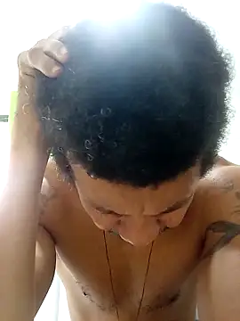 Snapshot of moreno25centimetro chatting on 27, 11, 2025 moreno25centimetro online show from 27, 11, 2025