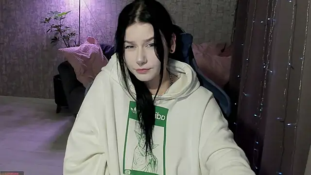 Snapshot of AlinaGreeeen chatting on 12, 9, 2025 AlinaGreeeen online show from 12, 9, 2025