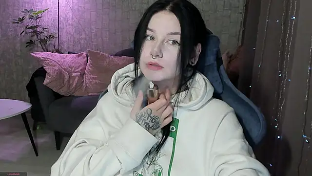 Snapshot of AlinaGreeeen chatting on 13, 9, 2025 AlinaGreeeen online show from 13, 9, 2025