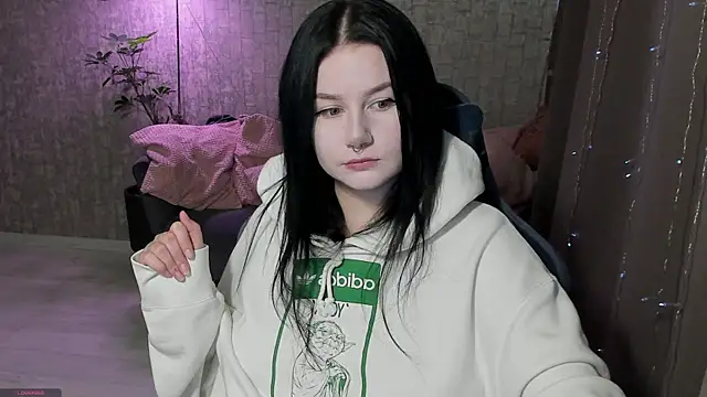 Snapshot of AlinaGreeeen chatting on 14, 9, 2025 AlinaGreeeen online show from 14, 9, 2025