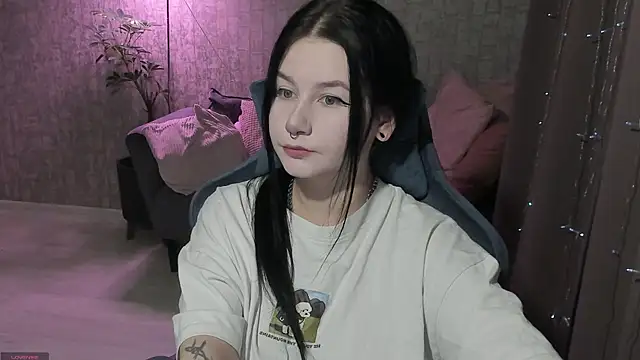 Snapshot of AlinaGreeeen chatting on 6, 10, 2025 AlinaGreeeen online show from 6, 10, 2025