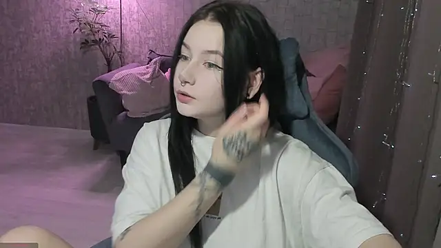 Snapshot of AlinaGreeeen chatting on 7, 10, 2025 AlinaGreeeen online show from 7, 10, 2025