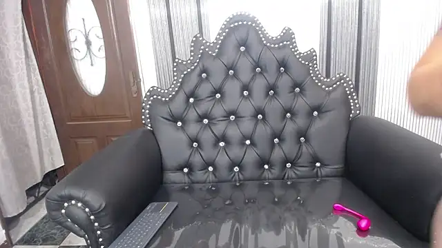 naughty milf esmeralda online show from 16, 1, 2026