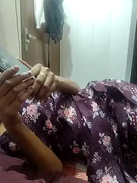 Snapshot of Radhika_01 chatting on 7, 11, 2025 Radhika 01 online show from 7, 11, 2025