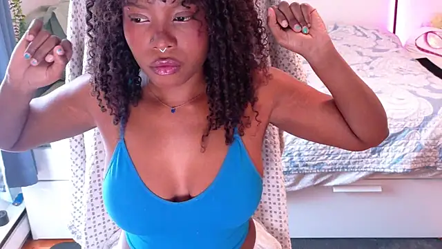 Snapshot of SparklingSoleil chatting on 2, 6, 2026 SparklingSoleil online show from 2, 6, 2026