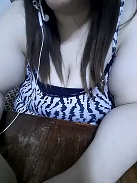 Snapshot of Madam-bezoul- chatting on 24, 11, 2025 Madam-bezoul- online show from 24, 11, 2025