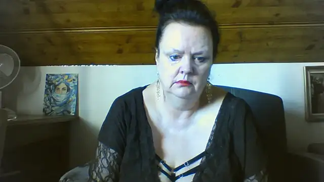 TiffanyMature online show from 2, 4, 2026