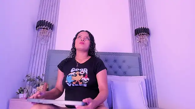 ValeriaJulio  online show from 1, 10, 2025