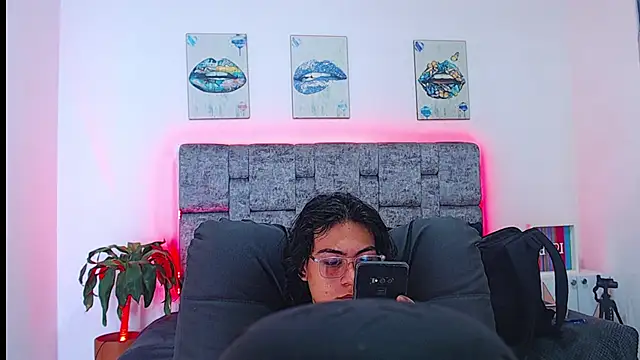 dirty model online show from 17, 9, 2025