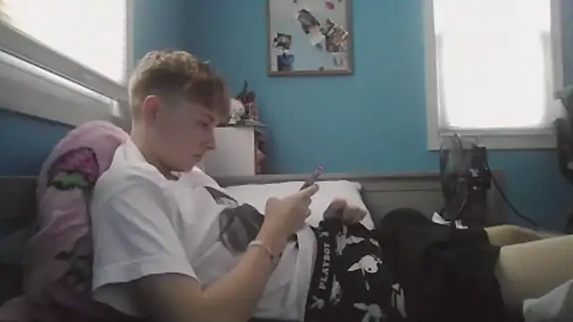 Snapshot of Liam_axel35 chatting on 15, 11, 2025 Liam axel35 online show from 15, 11, 2025