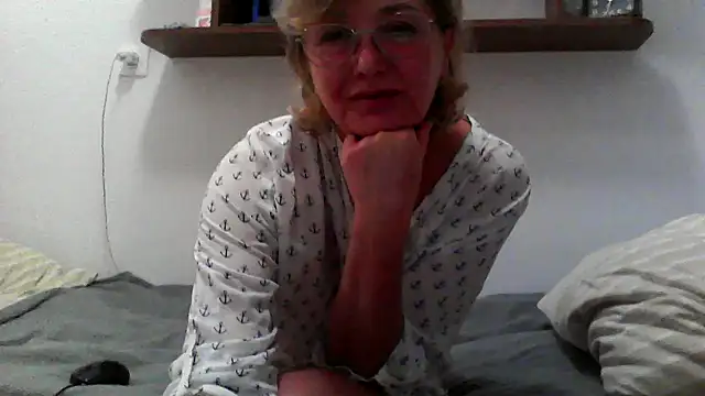 IrynaMolbertx online show from 15, 9, 2025