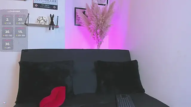 Snapshot of samarahanss chatting on 8, 11, 2025 samarahanss online show from 8, 11, 2025