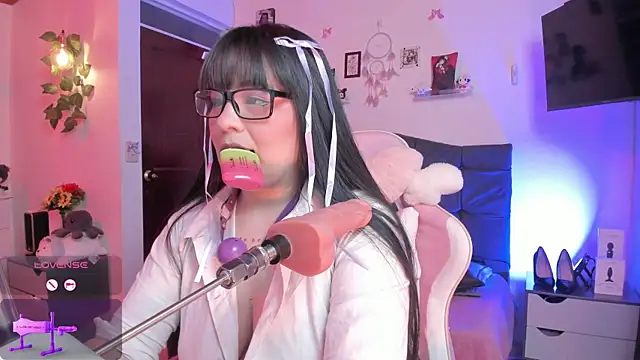 Snapshot of Fia__ chatting on 30, 10, 2025 Fia online show from 30, 10, 2025