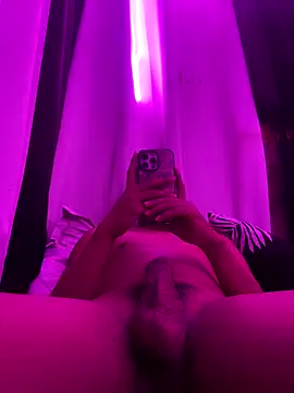 Snapshot of saj_taylorr17 chatting on 2, 12, 2025 saj taylorr17 online show from 2, 12, 2025