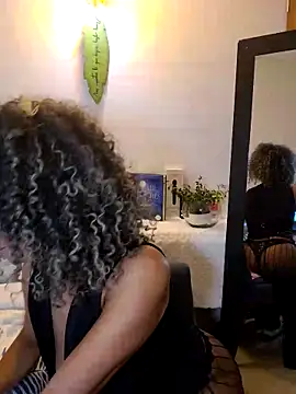 Snapshot of BiiancaEstradaa chatting on 4, 6, 2026 BiiancaEstradaa online show from 4, 6, 2026