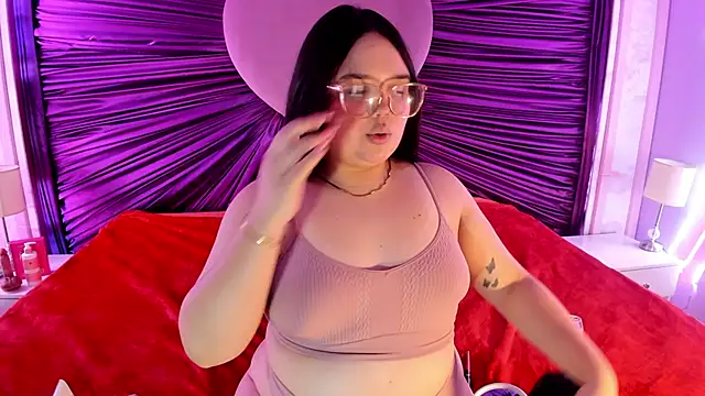 Snapshot of Lushi_Love chatting on 8, 10, 2025 Lushi Love online show from 8, 10, 2025
