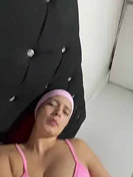 Snapshot of Mia_jhoonson chatting on 10, 11, 2025 Mia jhoonson online show from 10, 11, 2025