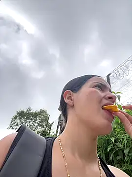 Snapshot of Mia_jhoonson chatting on 20, 11, 2025 Mia jhoonson online show from 20, 11, 2025