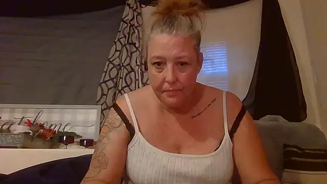 HotRedYeag online show from 10, 11, 2025