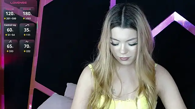 Snapshot of Breezelle chatting on 13, 12, 2025 Breezelle online show from 13, 12, 2025