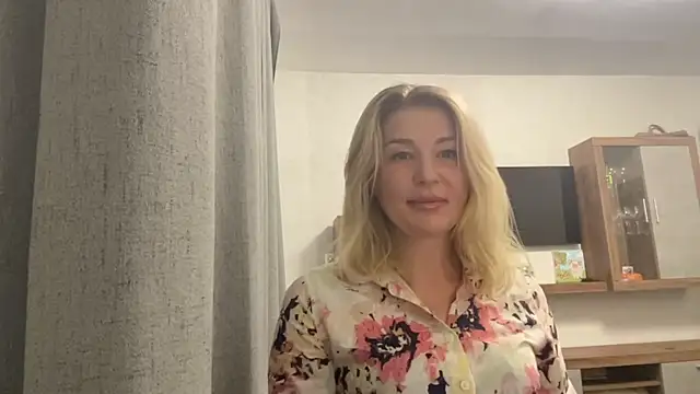 Blondie xoxoxo online show from 16, 9, 2025