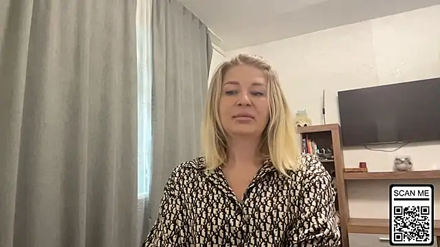 Blondie xoxoxo online show from 3, 10, 2025