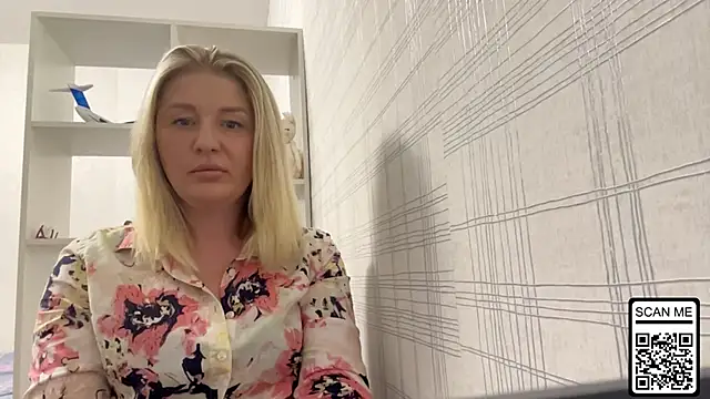 Blondie xoxoxo online show from 20, 10, 2025