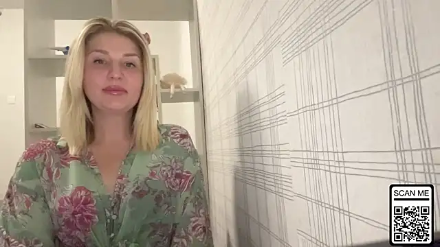 Blondie xoxoxo online show from 31, 10, 2025