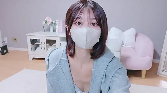 Snapshot of Yuna-ch chatting on 20, 9, 2025 Yuna-ch online show from 20, 9, 2025