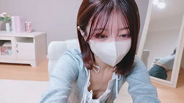 Snapshot of Yuna-ch chatting on 3, 10, 2025 Yuna-ch online show from 3, 10, 2025