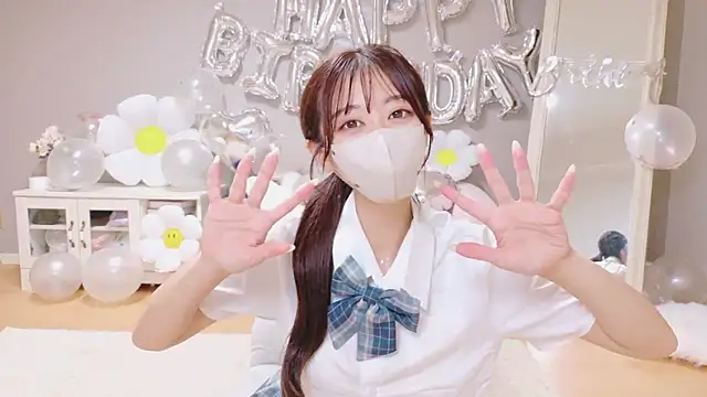 Snapshot of Yuna-ch chatting on 12, 10, 2025 Yuna-ch online show from 12, 10, 2025