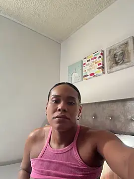 Snapshot of Ashleyroberst chatting on 3, 7, 2026 Ashleyroberst online show from 3, 7, 2026