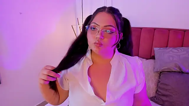 Snapshot of Tessa_Sinclaire chatting on 4, 10, 2025 Tessa Sinclaire online show from 4, 10, 2025