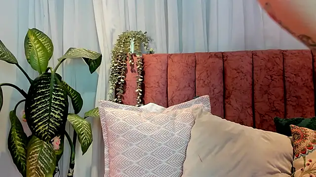 Snapshot of Ashley_Monroe chatting on 7, 11, 2025 Ashley Monroe online show from 7, 11, 2025