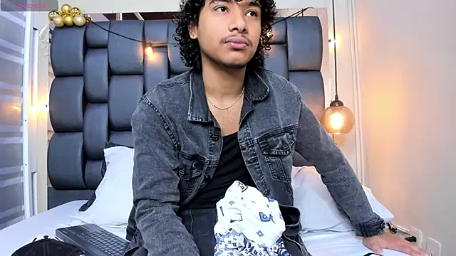 Miriam milf online show from 4, 12, 2025