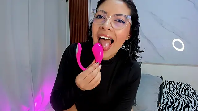 sara zc online show from 2, 12, 2025