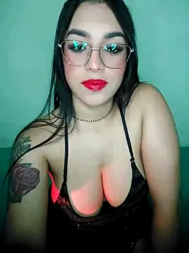 Snapshot of Linda_Saenz_ chatting on 18, 12, 2025 Linda Saenz online show from 18, 12, 2025