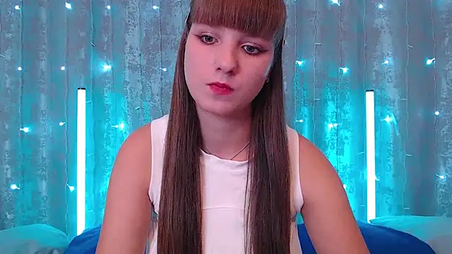 Snapshot of Leonaalove chatting on 4, 10, 2025 Leonaalove online show from 4, 10, 2025