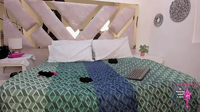 Marianee Rousse online show from 15, 9, 2025