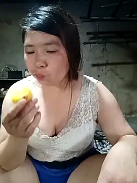 Snapshot of quynhkoolbae chatting on 15, 5, 2026 quynhkoolbae online show from 15, 5, 2026