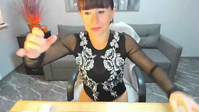 Betty Jone online show from 17, 9, 2025