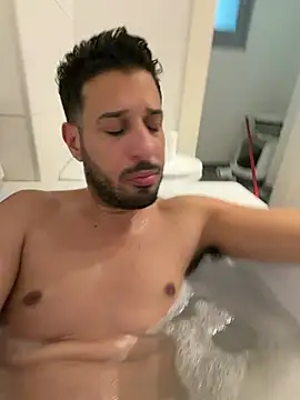 Snapshot of husbandandwifetobe chatting on 4, 3, 2026 husbandandwifetobe online show from 4, 3, 2026