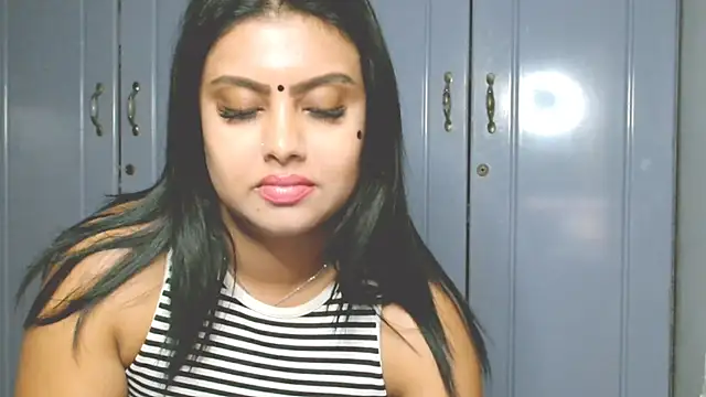 Snapshot of Indian_GlowingMiax chatting on 5, 10, 2025 Indian GlowingMiax online show from 5, 10, 2025