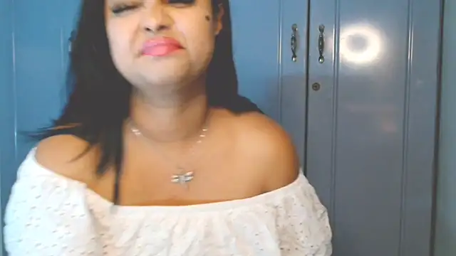 Snapshot of Indian_GlowingMiax chatting on 6, 10, 2025 Indian GlowingMiax online show from 6, 10, 2025