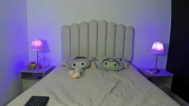 SofieBunnie online show from 10, 11, 2025