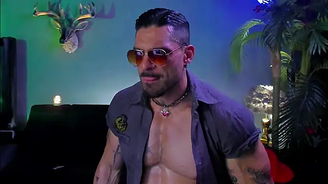 Snapshot of dennis_cox1 chatting on 8, 4, 2026 dennis cox1 online show from 8, 4, 2026