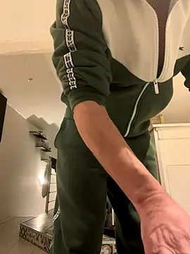 AZOPMOB18999 online show from 3, 12, 2025