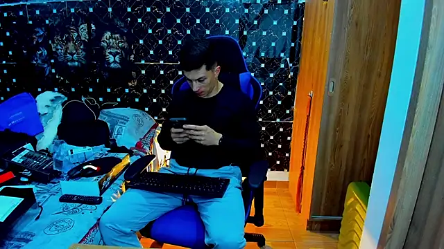 javiersexymann online show from 4, 12, 2025