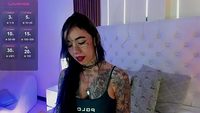 Snapshot of ViolettaAlemida chatting on 15, 9, 2025 ViolettaAlemida online show from 15, 9, 2025